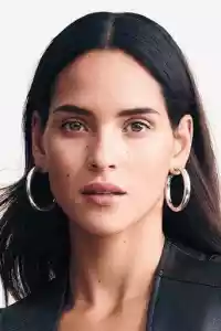 Photo de Adria Arjona