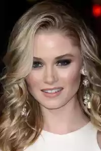 Photo de Virginia Gardner